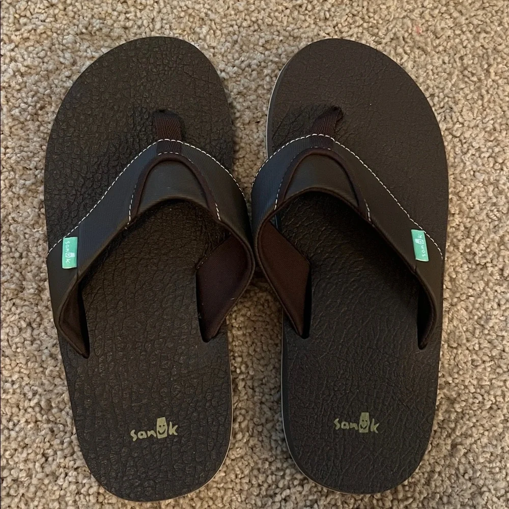 NWOT Sanuk Root Beer Cozy boys brown sandals size 4-5